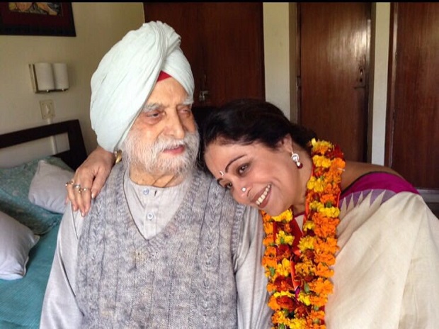kirron-kher-with-father